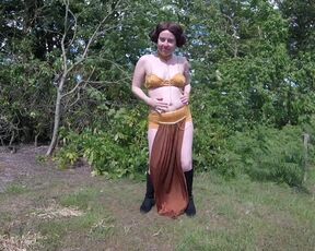 Princess Leia cosplay in the garden