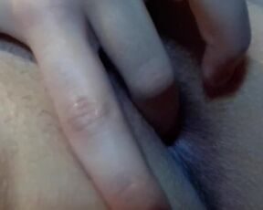 My Fingers Penetrate Deep into the Pussy - AbellaDarny