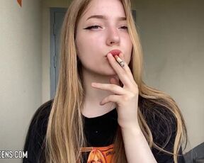 Smoking Fetish Girl 11