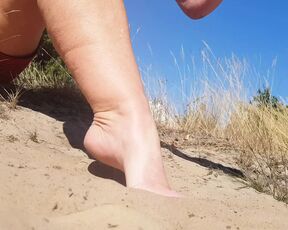 81.6% Airing my feet in the sand