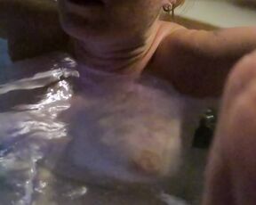 Orgasm in the hot tub playing with her pussy