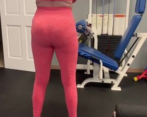 Doing Squats in Yoga Pants Bubble Butt