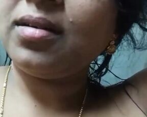 Tamil ponnu dirty talking with boobs showing clearly in Tamil South Indian girl romance video calling for stepbrother