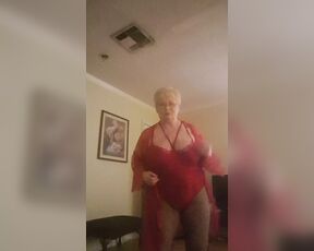 Horny Sexy Granny Gilf Showing Off Her Big Boobs And Fat Pussy While Dancing