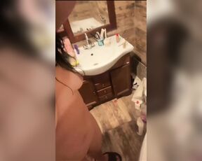 Milfycalla I Masturbated in Bath Tub with Peed Down Jacekts 180